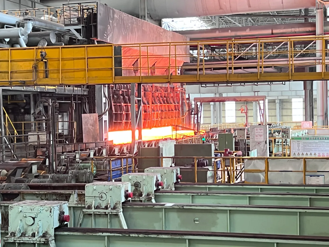 Hot transfer & finishing mill floor