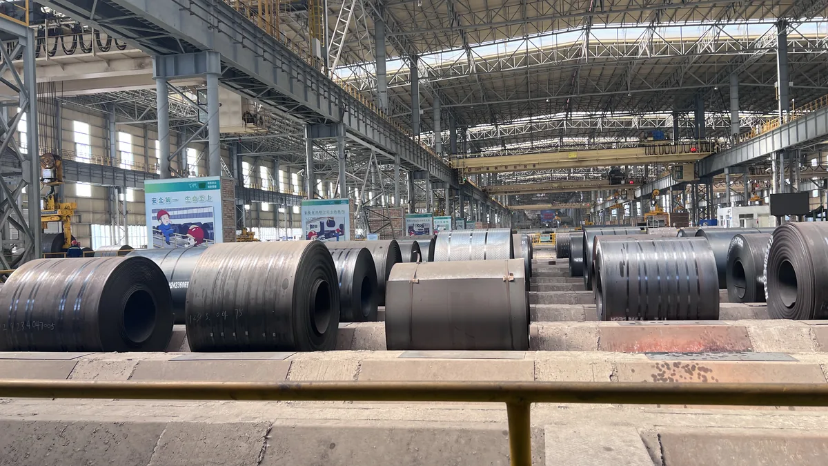 Bobinas galvanizadas y prelacadas listas para comprobar grado, zinc y valores mecánicos antes del recubrimiento