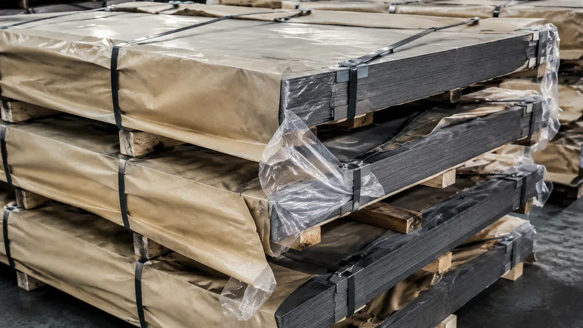 Chapas estructurales embaladas para exportación tras revisiones documentales